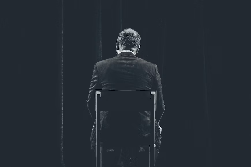 Liderança na estratégia, time na operação: a grande incoerência que afeta as empresas.