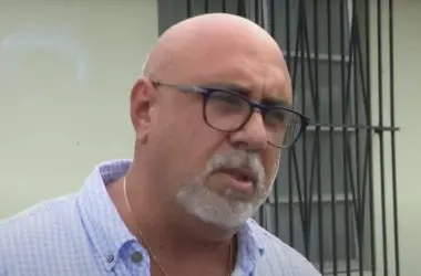 O Enrique Fernandez errado: usou a licença do pai morto em 700 vistorias e encara multa de US$ 3,6 milhões.