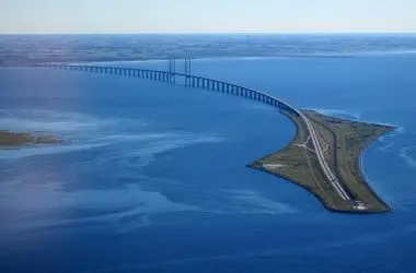 Obra-prima da engenharia: 16km que unem túnel, ilha e ponte, começando debaixo d'água.