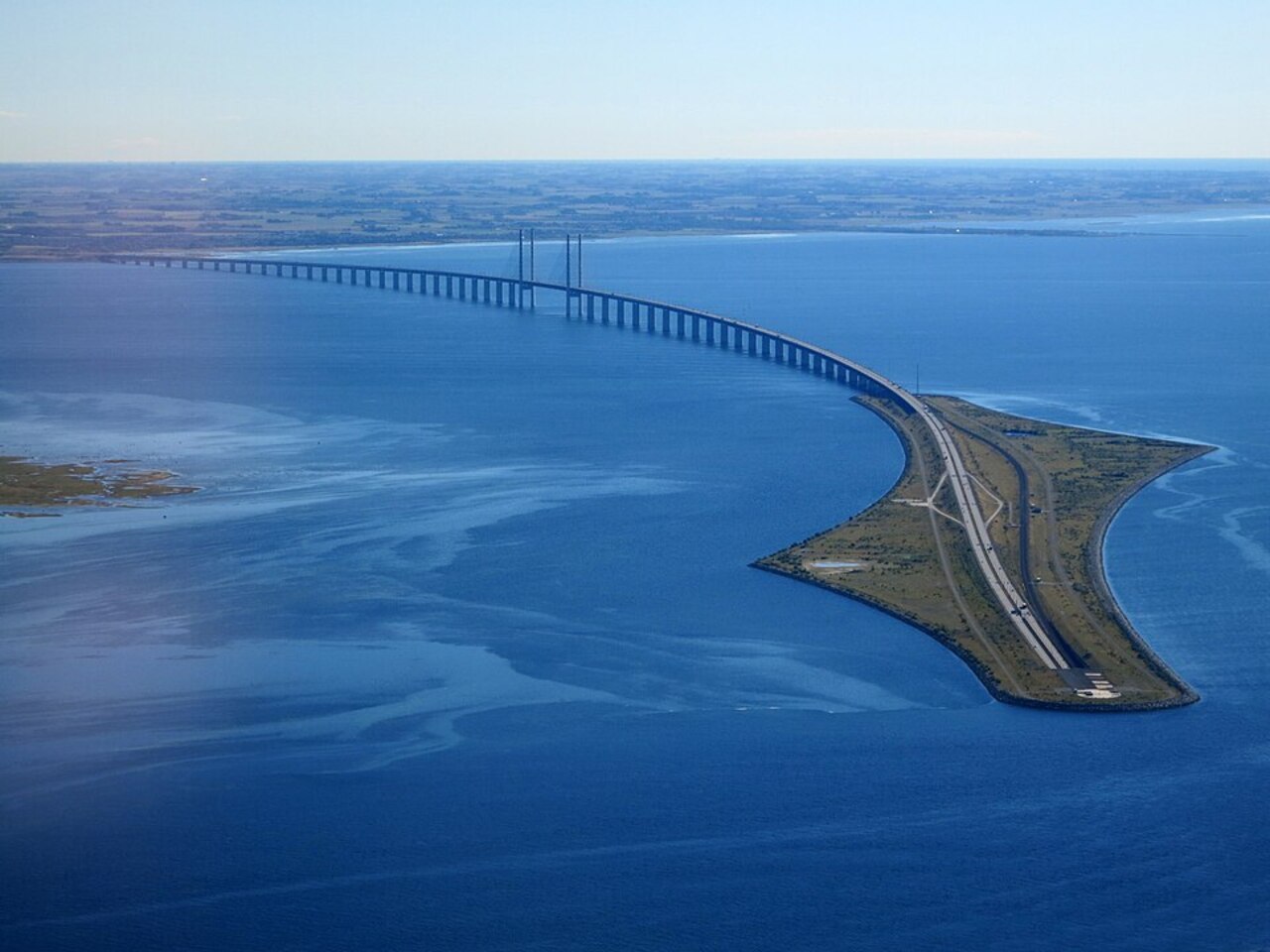Obra-prima da engenharia: 16km que unem túnel, ilha e ponte, começando debaixo d'água.