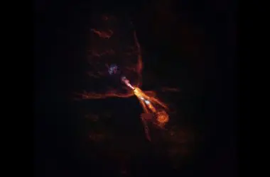 Essa estrela revela o primeiro vislumbre do nascimento de um sistema planetário parecido com o nosso