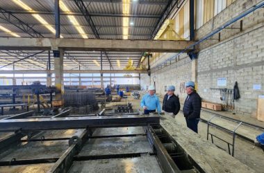 Prefeitura conhece indústria pioneira em tecnologia avançada de estacas de concreto em Moreira César