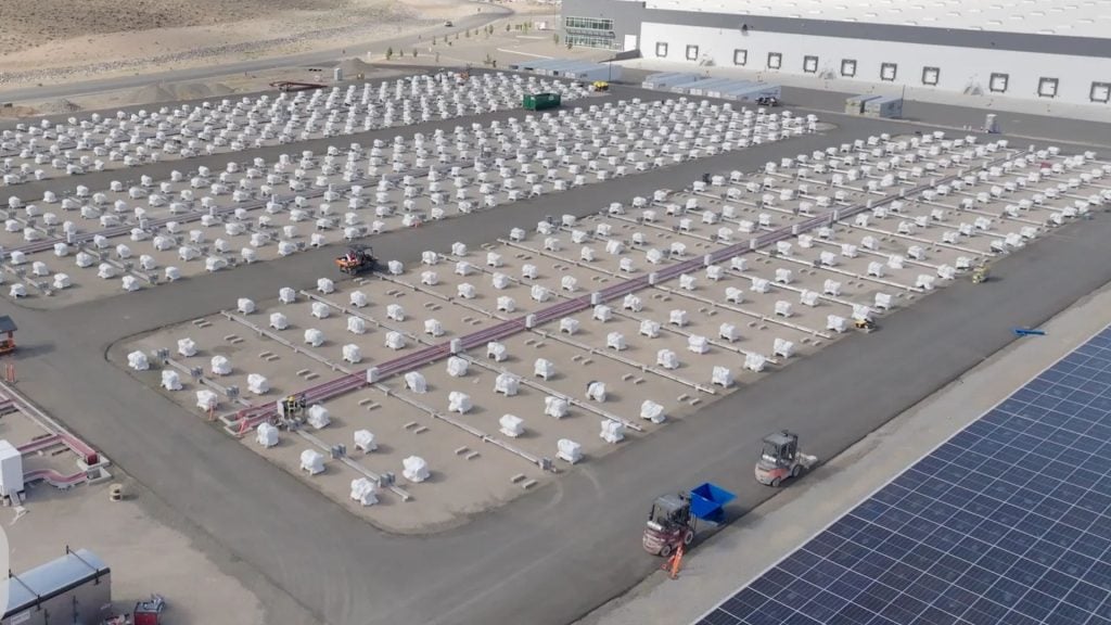 Empresas dos EUA reciclam baterias de carros elétricos para alimentar sistemas de Inteligência Artificial