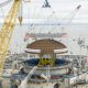 Maior guindaste do mundo ergue cúpula de 245 toneladas em usina nuclear no Reino Unido