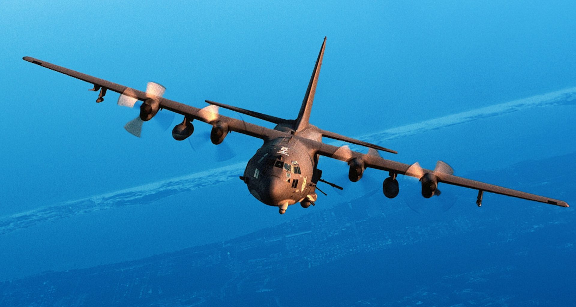 Artilharia Voadora: O Arsenal Devastador do AC-130