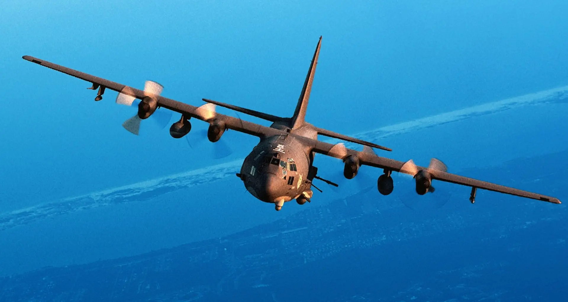 Artilharia Voadora: O Arsenal Devastador do AC-130