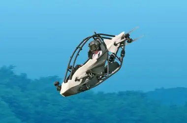 Primeiro voo de drone com piloto humano a bordo