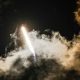 Veja as fotos: Foguete da SpaceX decola da base em Cabo Canaveral na noite de terça em missão Starlink