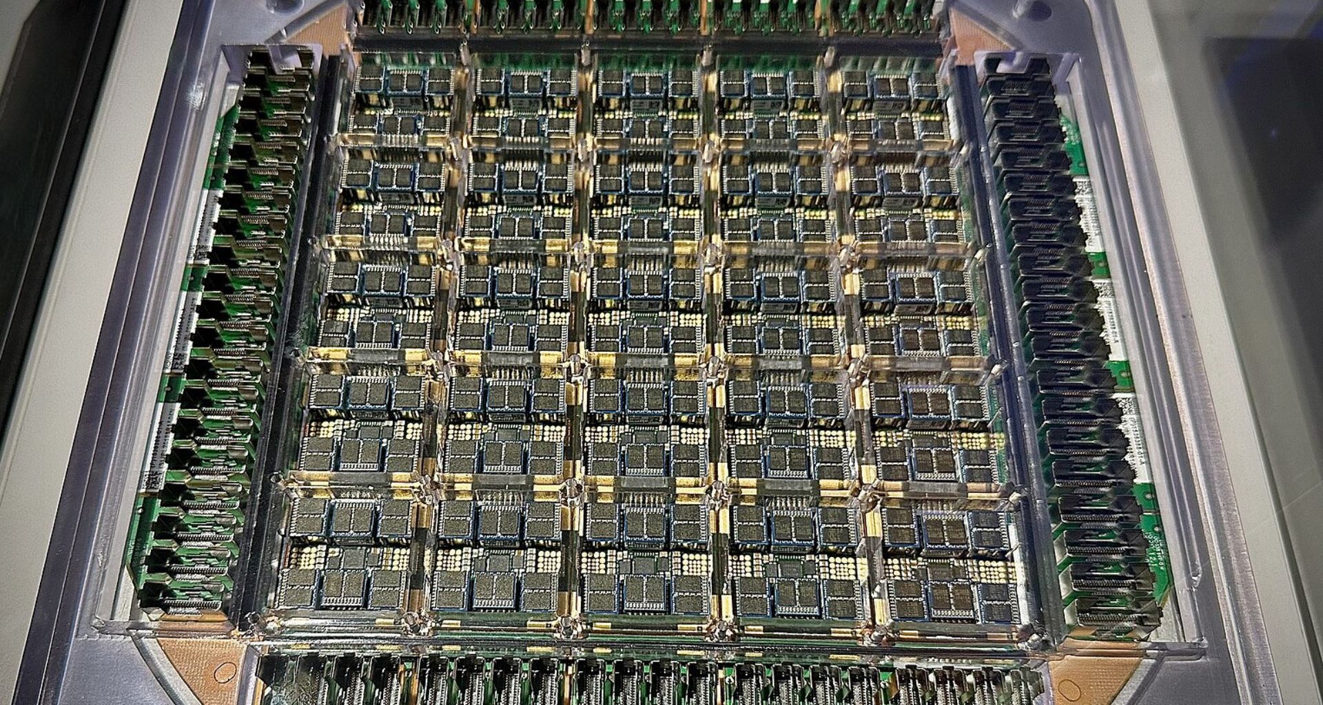 Tesla abandona supercomputador Dojo e Musk opta por chips da Nvidia e Samsung