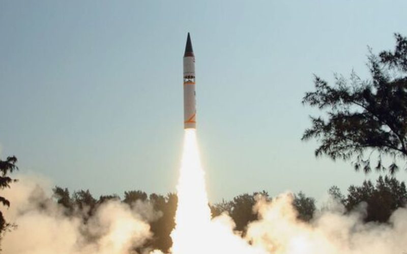 Índia testa míssil nuclear com alcance de 5 mil km, capaz de atingir China e Europa