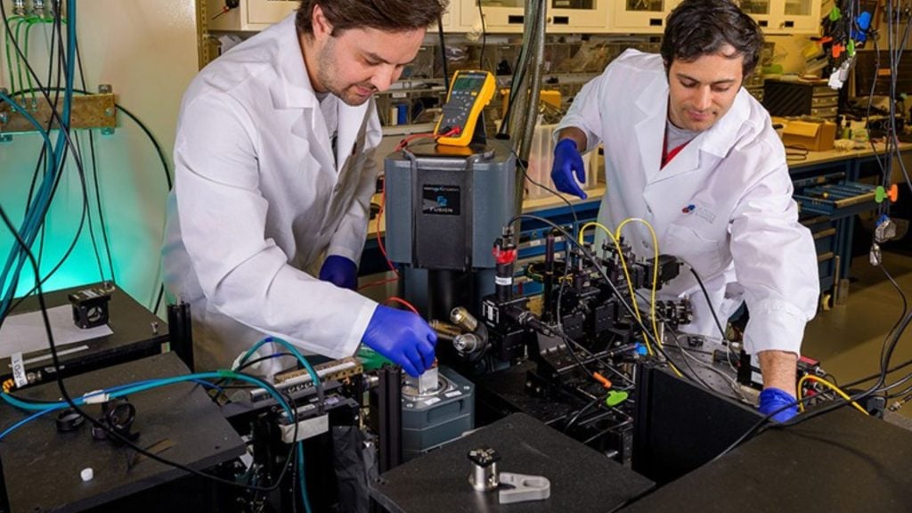 Cientistas criam primeiro bit quântico de proteína, revolucionando pesquisas biológicas