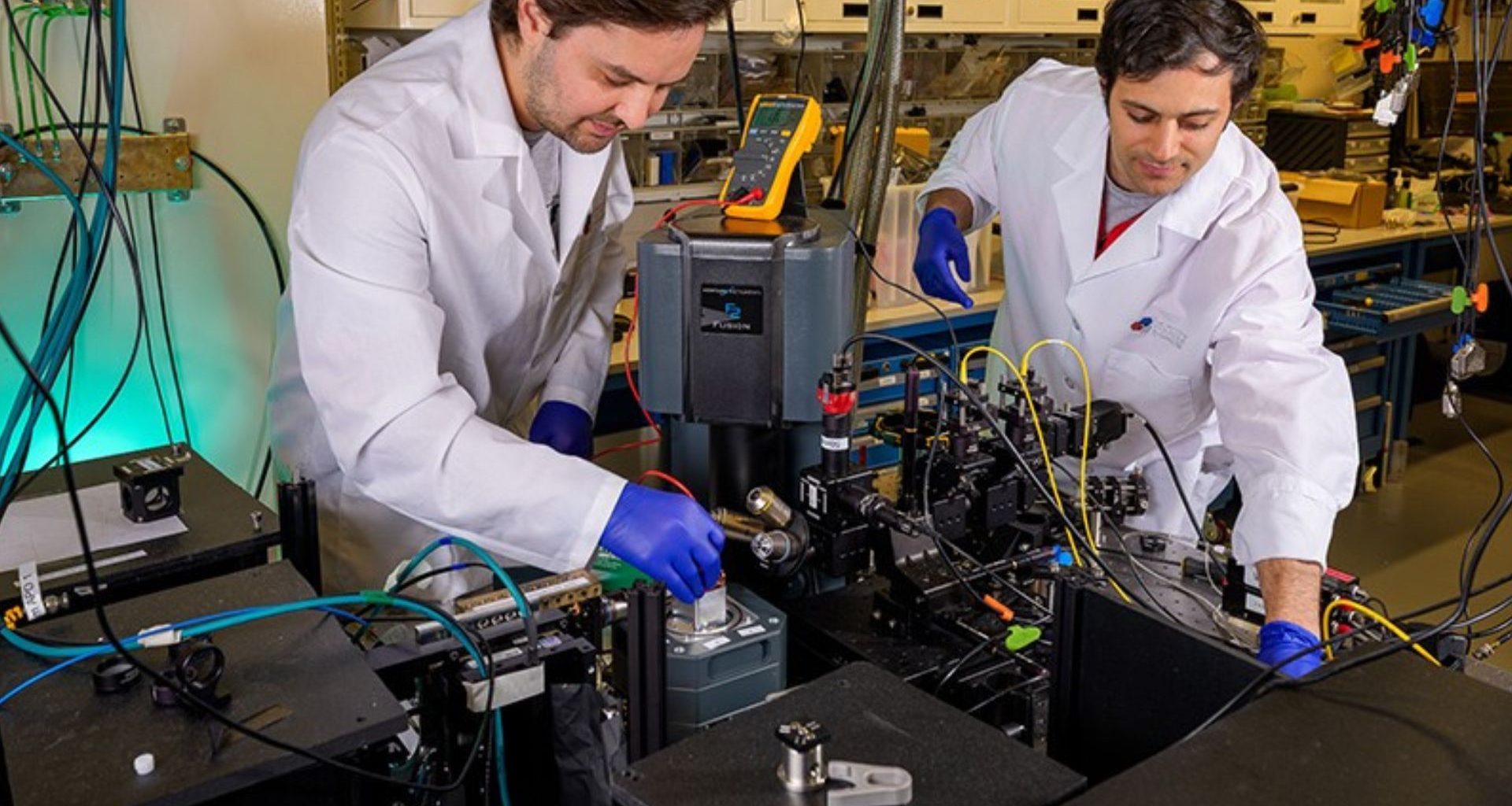 Cientistas criam primeiro bit quântico de proteína, revolucionando pesquisas biológicas