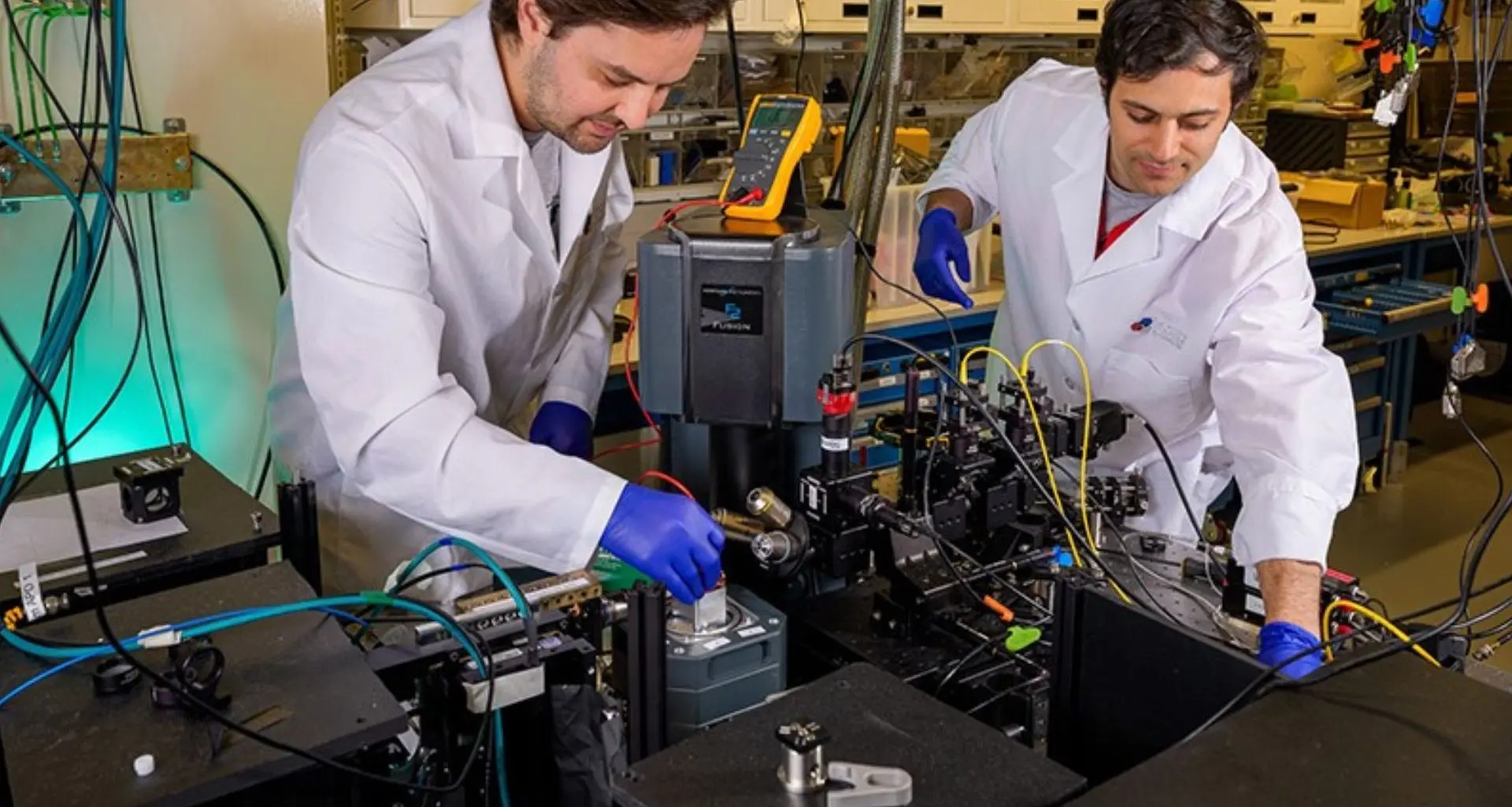 Cientistas criam primeiro bit quântico de proteína, revolucionando pesquisas biológicas