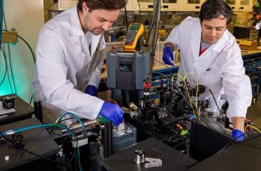 Cientistas criam primeiro bit quântico de proteína, revolucionando pesquisas biológicas