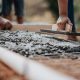 China cria cimento inovador que esfria sozinho e reflete calor, mudando o futuro da construção civil