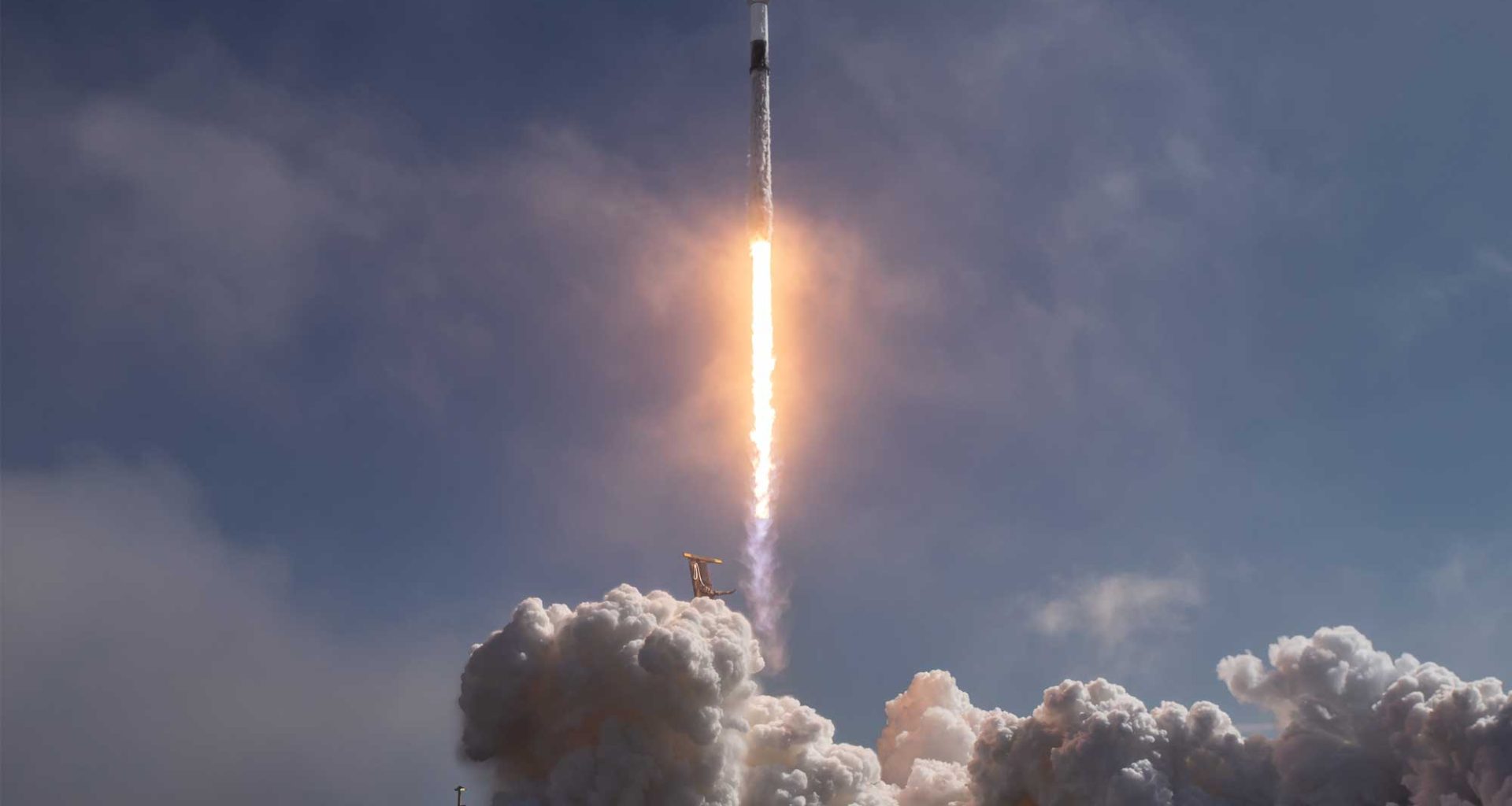 SpaceX faz segundo lançamento da semana de satélites Starlink direto da base Vandenberg