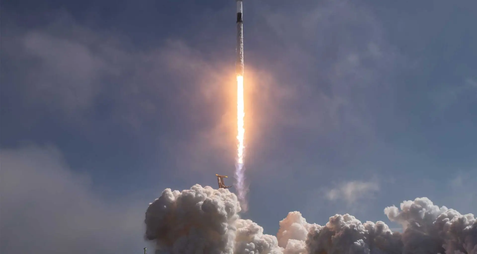 SpaceX faz segundo lançamento da semana de satélites Starlink direto da base Vandenberg