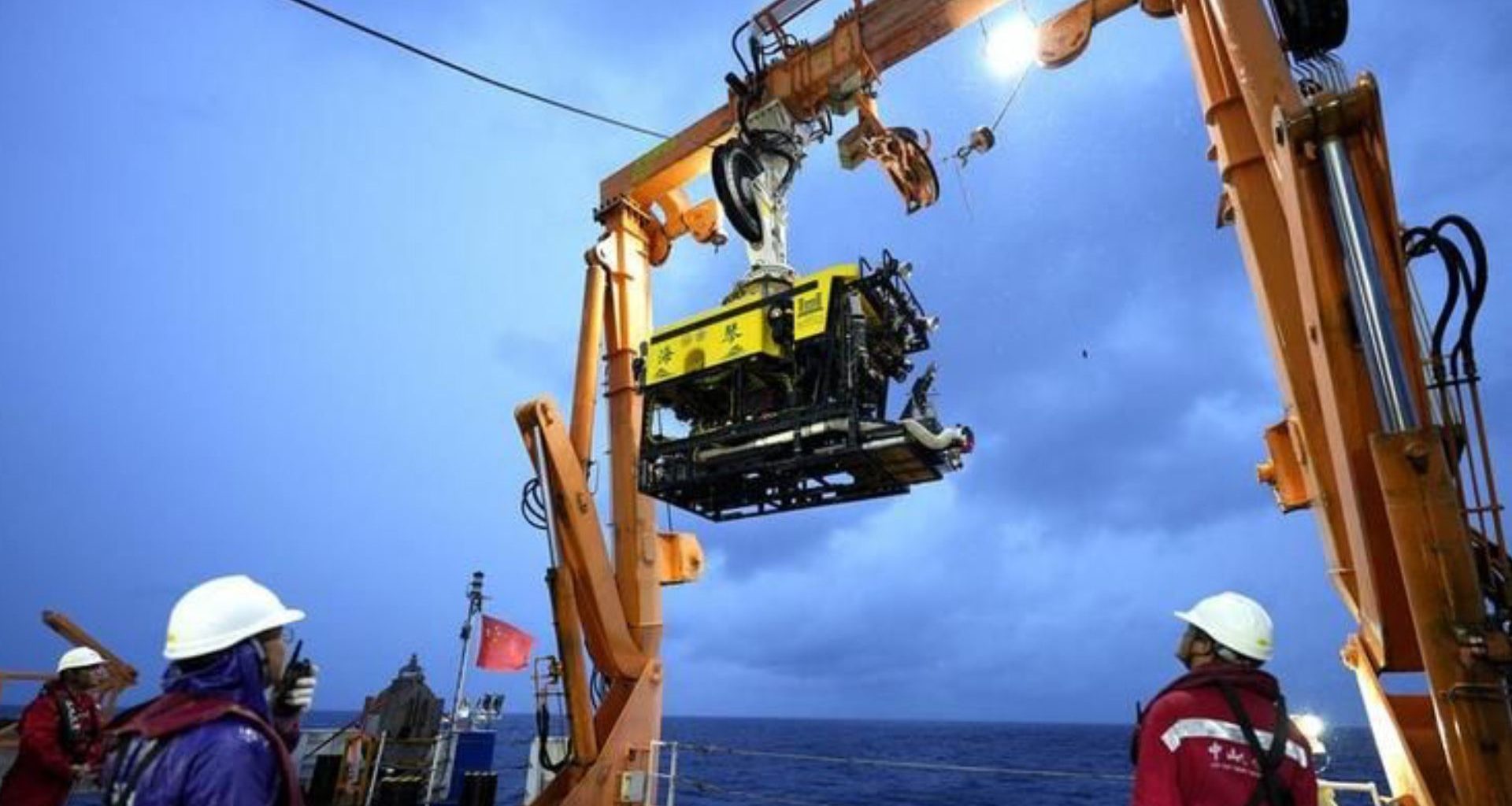 Robô submarino chinês faz mergulho histórico de 6 km em teste inaugural