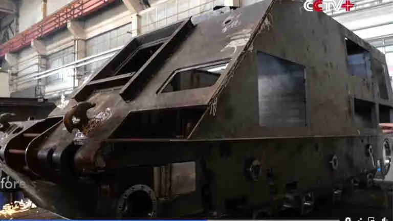 China cria novo veículo blindado de engenharia militar baseado em chassi de tanque de guerra