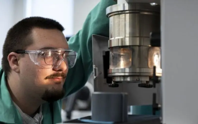 Novo combustível revolucionário promete voos mais leves e duradouros com tecnologia espacial avançada