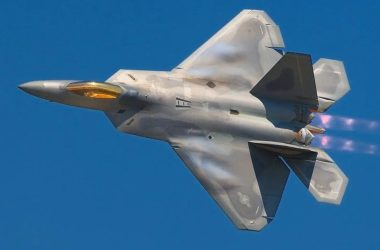 F-22 Raptor: avião de caça dos EUA tem quase metade do peso em titânio, é invisível e imbatível