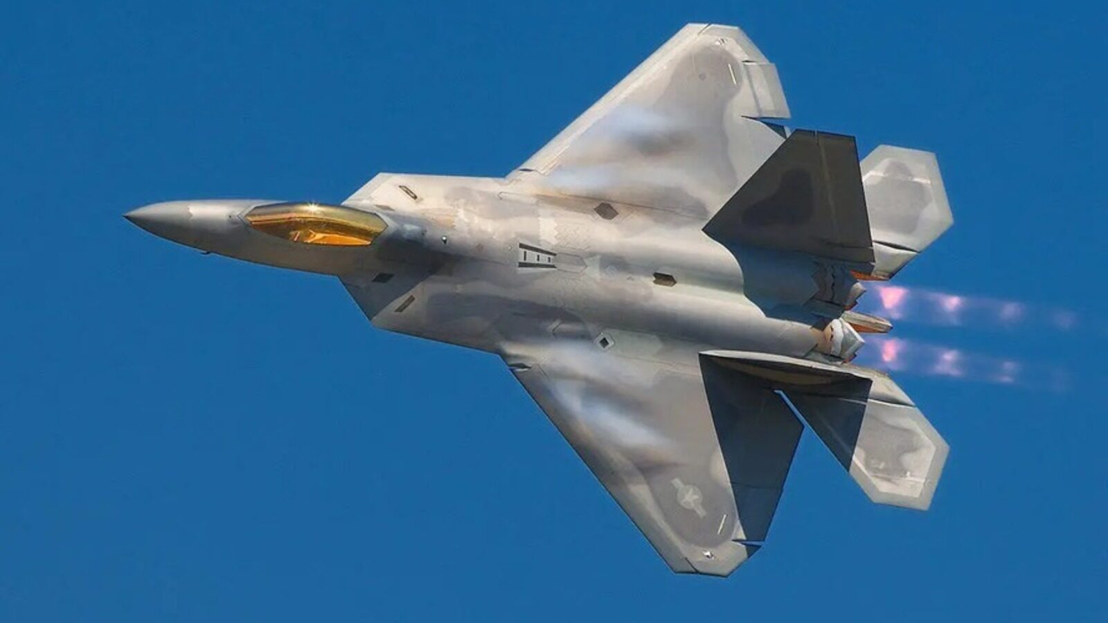 F-22 Raptor: avião de caça dos EUA tem quase metade do peso em titânio, é invisível e imbatível