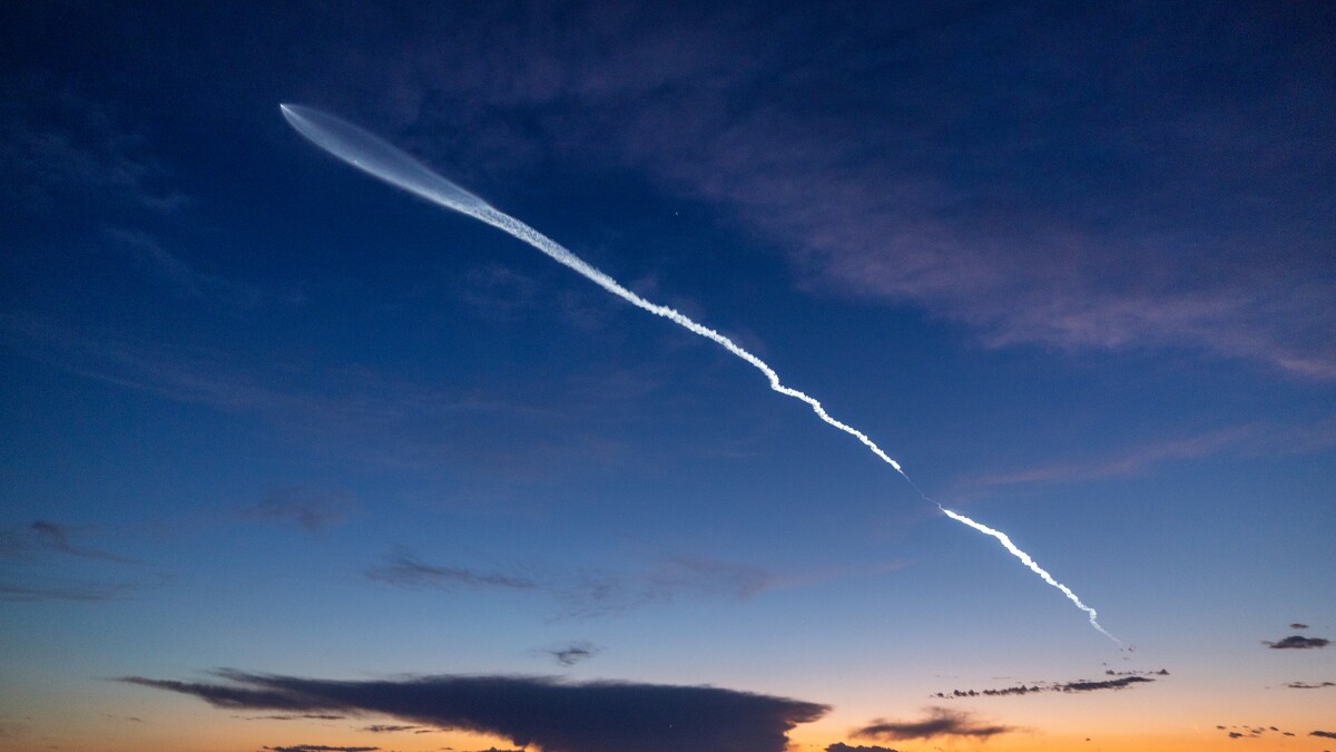 Fique atento ao estrondo e à nuvem em forma de água-viva no céu após lançamento da SpaceX hoje à noite