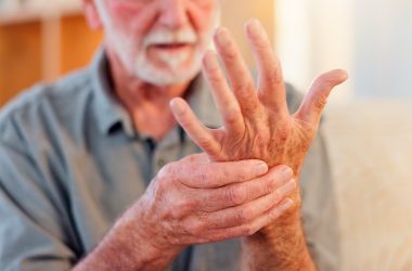 IA consegue identificar sinais de Parkinson em vídeos feitos em casa. Entenda como.
