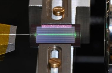 Caltech cria chip com espectro de luz ultraeficiente e de amplo alcance.