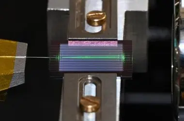 Caltech cria chip com espectro de luz ultraeficiente e de amplo alcance.