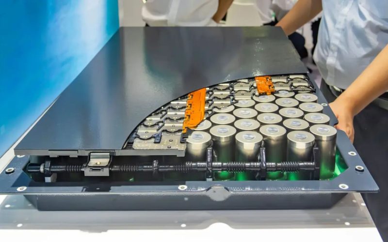 Cientistas desenvolvem bateria do futuro com material revolucionário para 1.500 recargas.