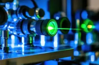 Empresa americana testa laser nuclear superpotente para acelerar o enriquecimento de urânio.