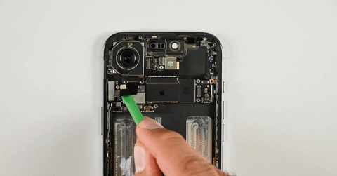 iPhone mais fino da Apple é desmontado e revela seus segredos de engenharia.