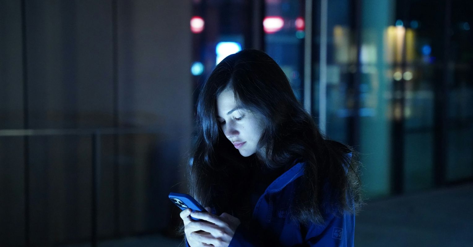 O lado sombrio dos companheiros virtuais: como a inteligência artificial pode manipular suas emoções