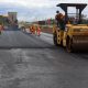 Asfalto novo chegando! Estado contrata engenharia para acelerar obras de pavimentação.