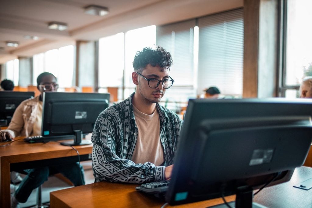 UNC Charlotte lança cursos de IA e Engenharia Civil de olho nas vagas de emprego do futuro.