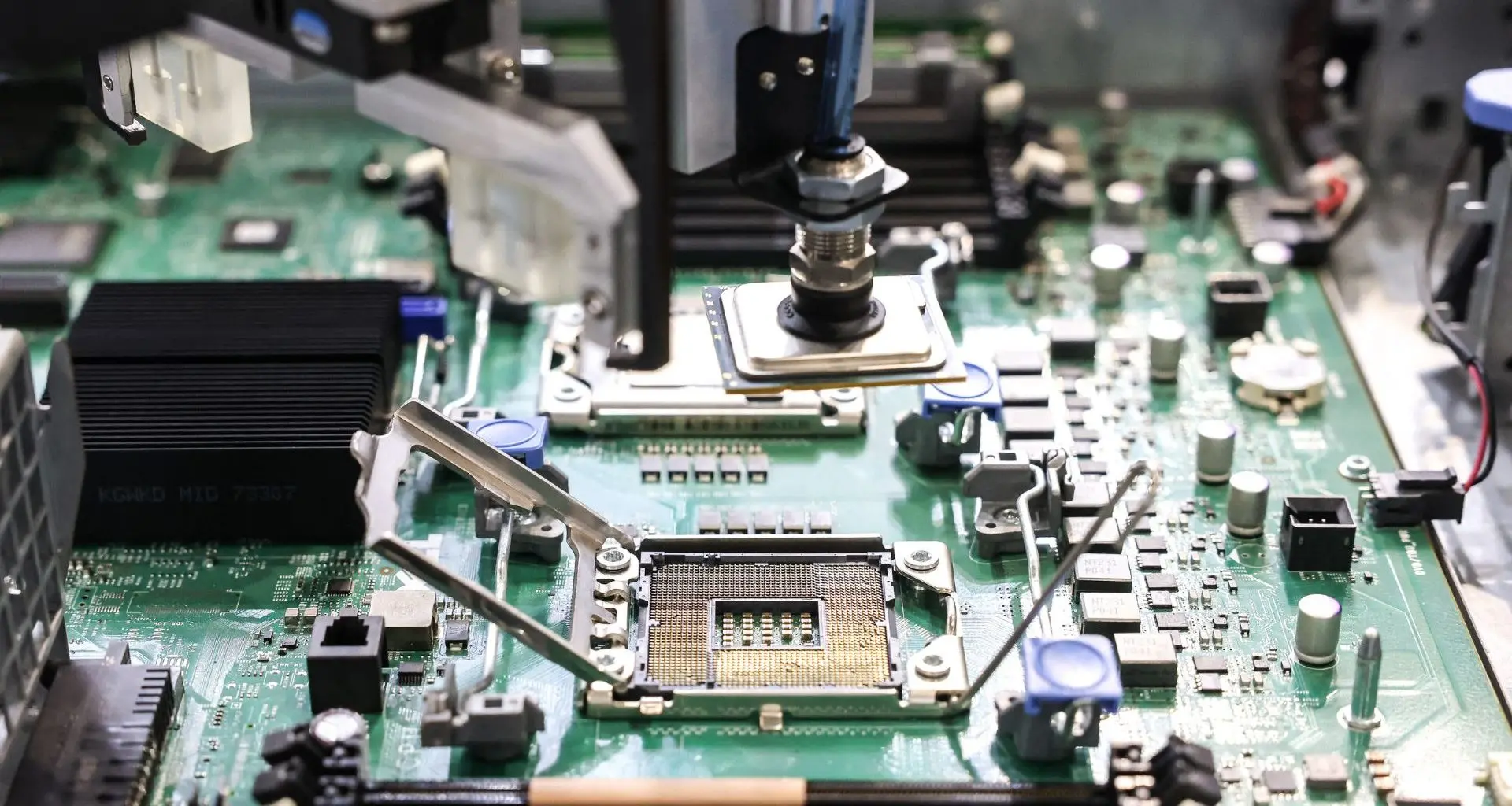 Novo transistor magnético 2D revoluciona! Controla a corrente elétrica com uma potência 10x maior.