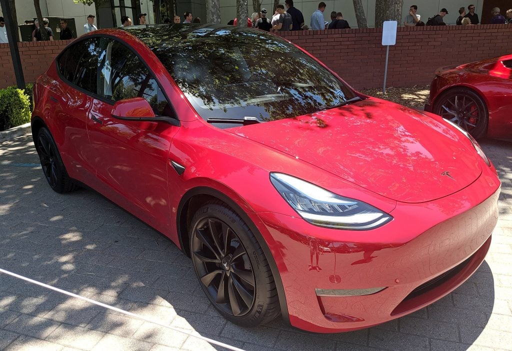 EUA abrem investigação sobre 1,2 milhão de Teslas por falha na suspensão dianteira